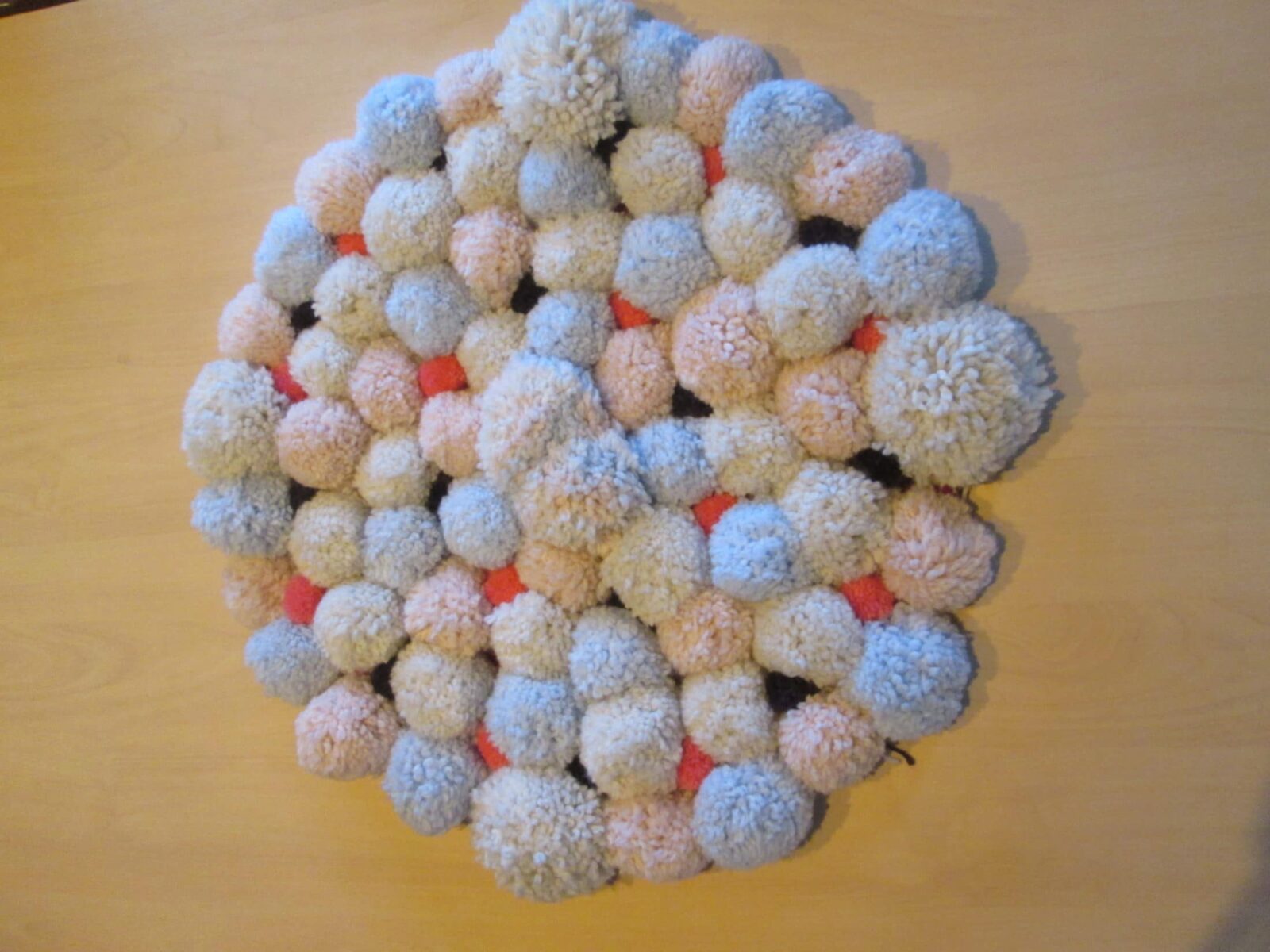 Tapis pompons rond