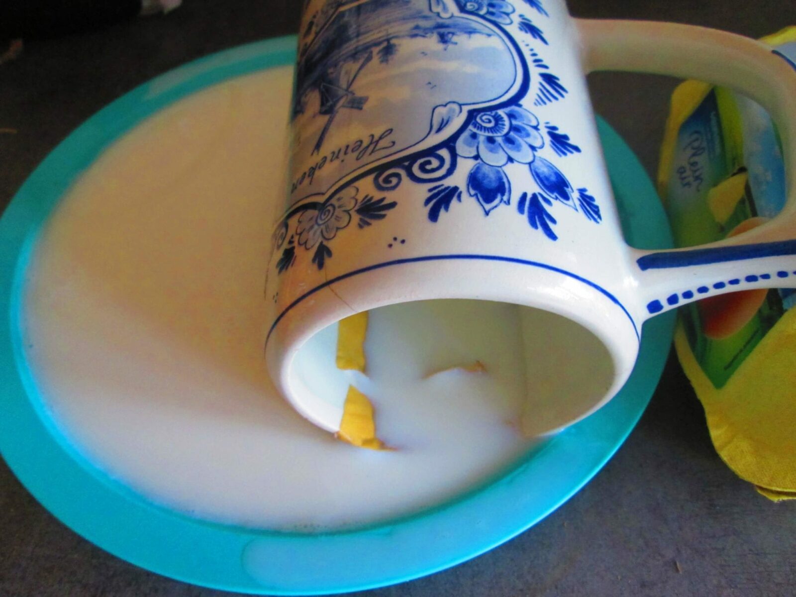 réparer de la porcelaine avec lait - tremper
