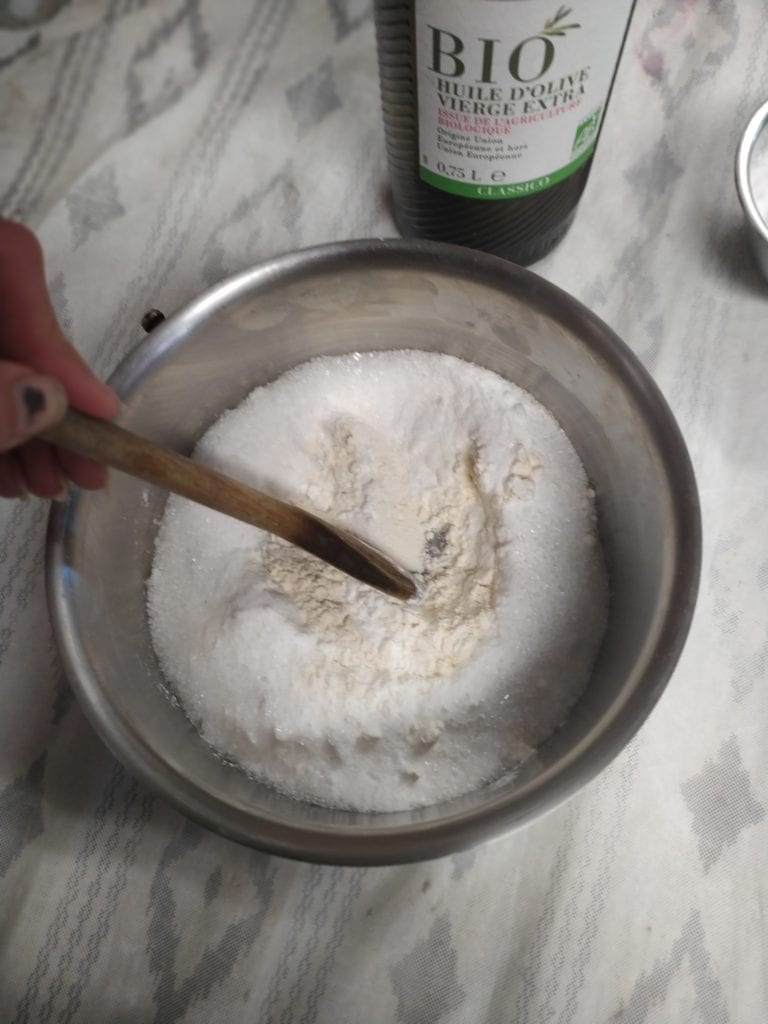 Pate à modeler - melanger les ingredients