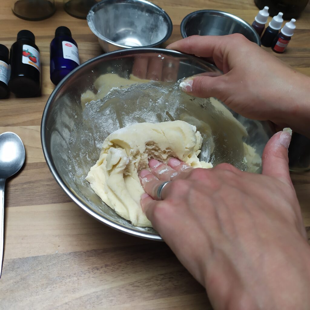 Recette de la pâte à modeler comestible d'Ecolo Crèche
